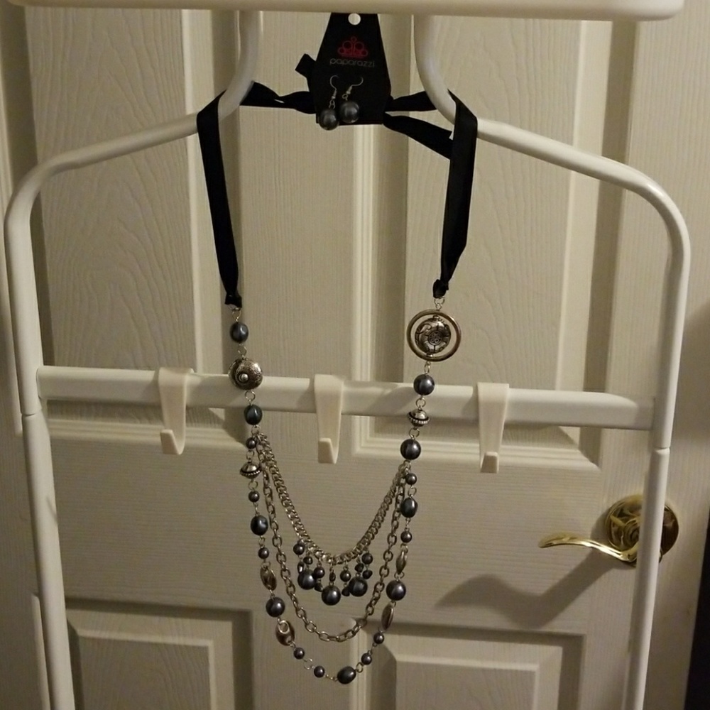Necklace and earring set. Paparazzi nwt